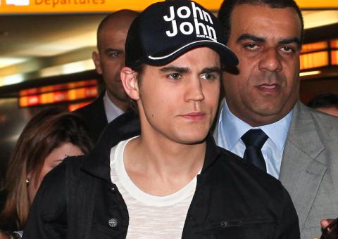  Protagonista de Vampire Diaries desembarca no Brasil